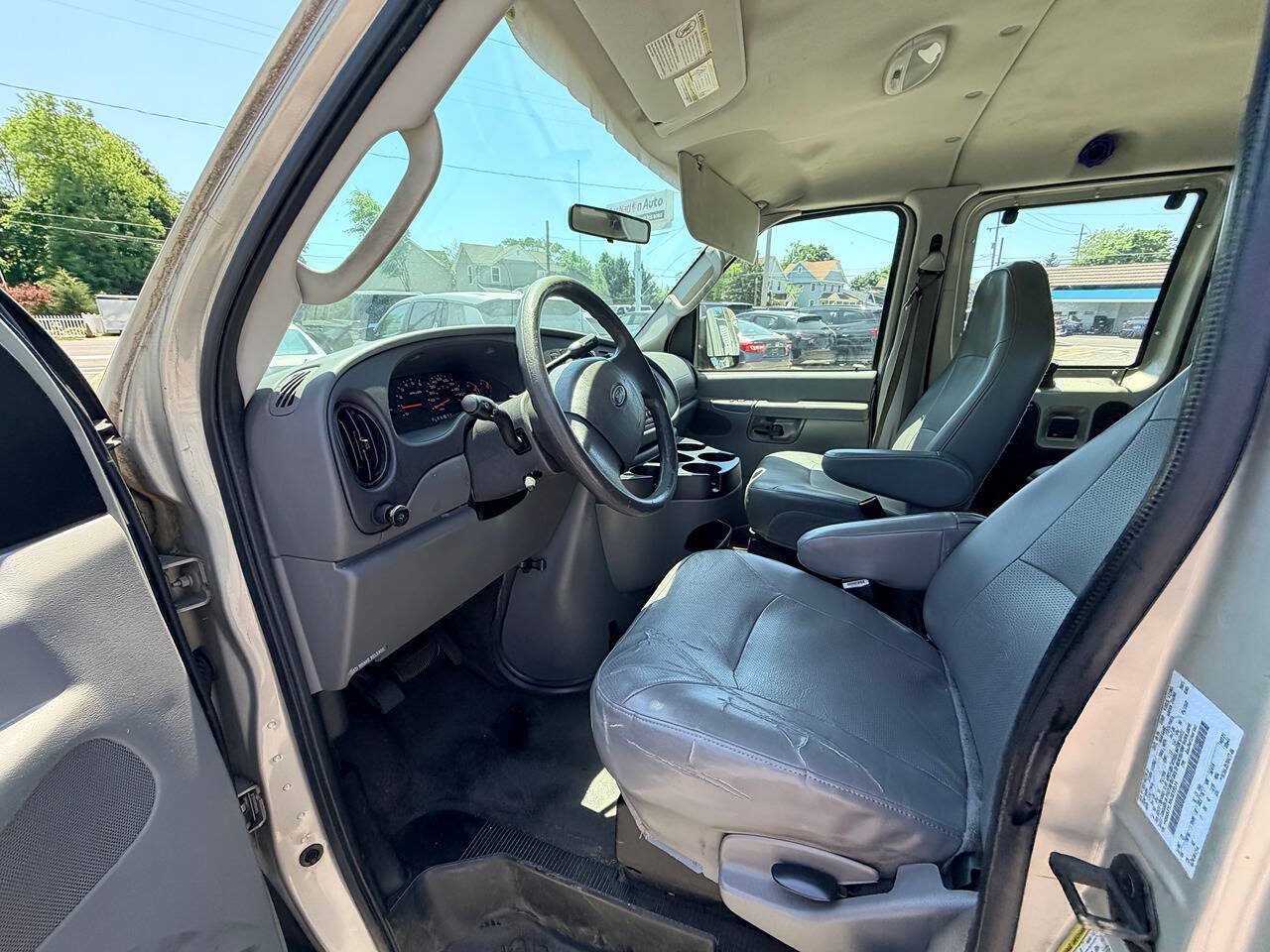 Used 2006 Ford E-350 and Econoline 350 XL RWD image 38