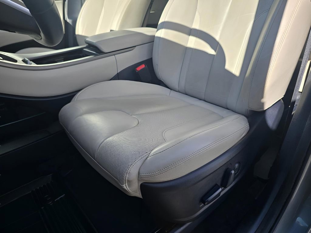 Used 2022 Hyundai Palisade SEL w/ 8P Bench Seat Package AWD/4WD image 32