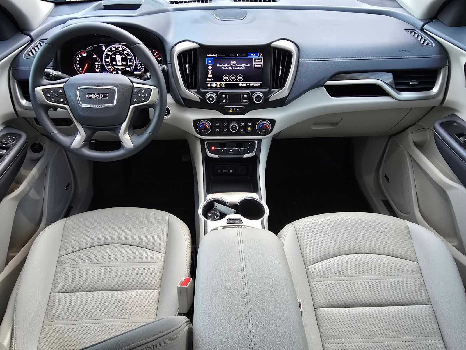 Used 2024 GMC Terrain Denali w/ Denali Premium Package image 18