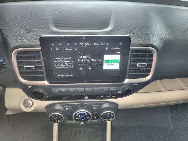 Used 2025 Hyundai Venue Limited FWD image 16