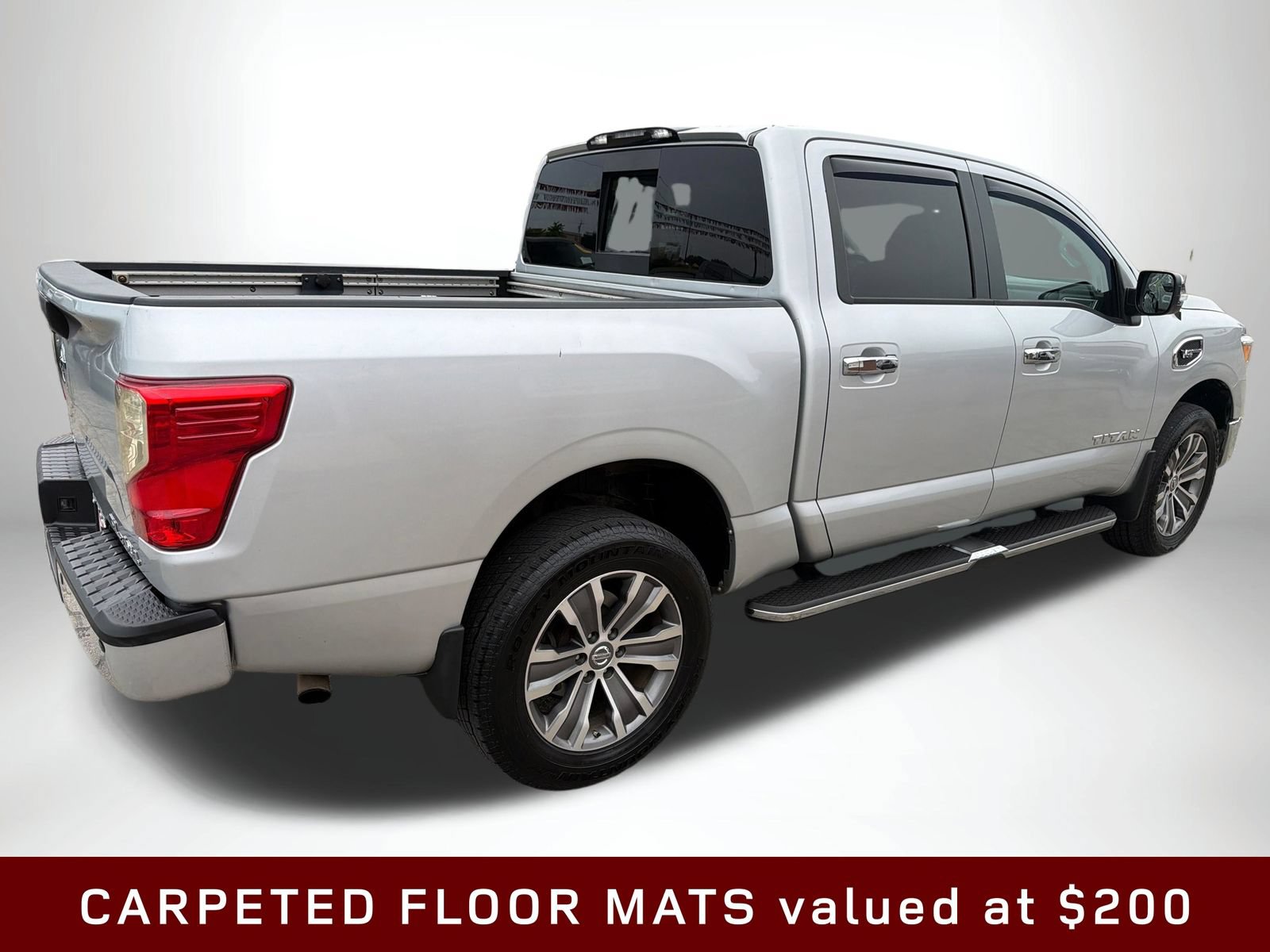 Used 2017 Nissan Titan SL AWD/4WD image 6