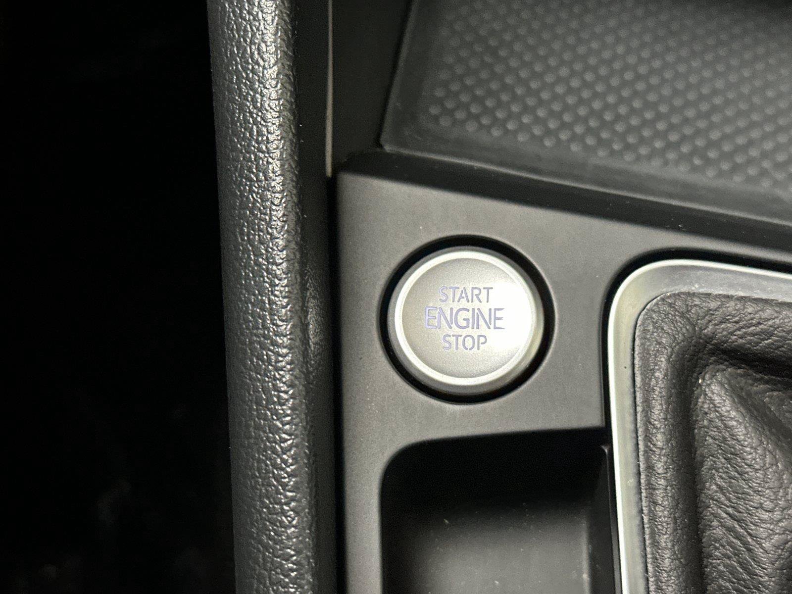 Used 2023 Volkswagen Jetta SE w/ Panoramic Sunroof Package FWD image 20