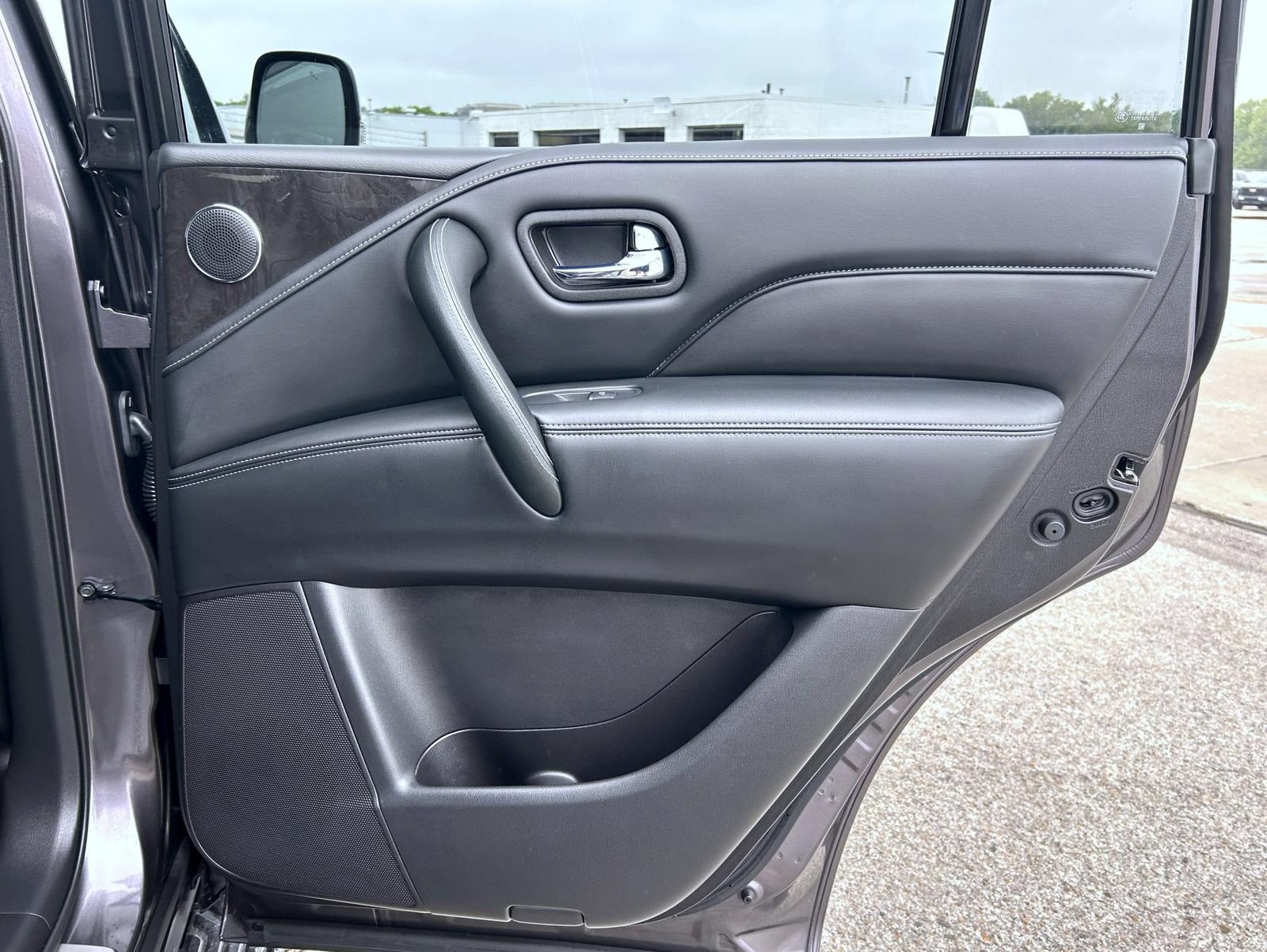 Used 2023 INFINITI QX80 Luxe w/ Cargo Package AWD/4WD image 18