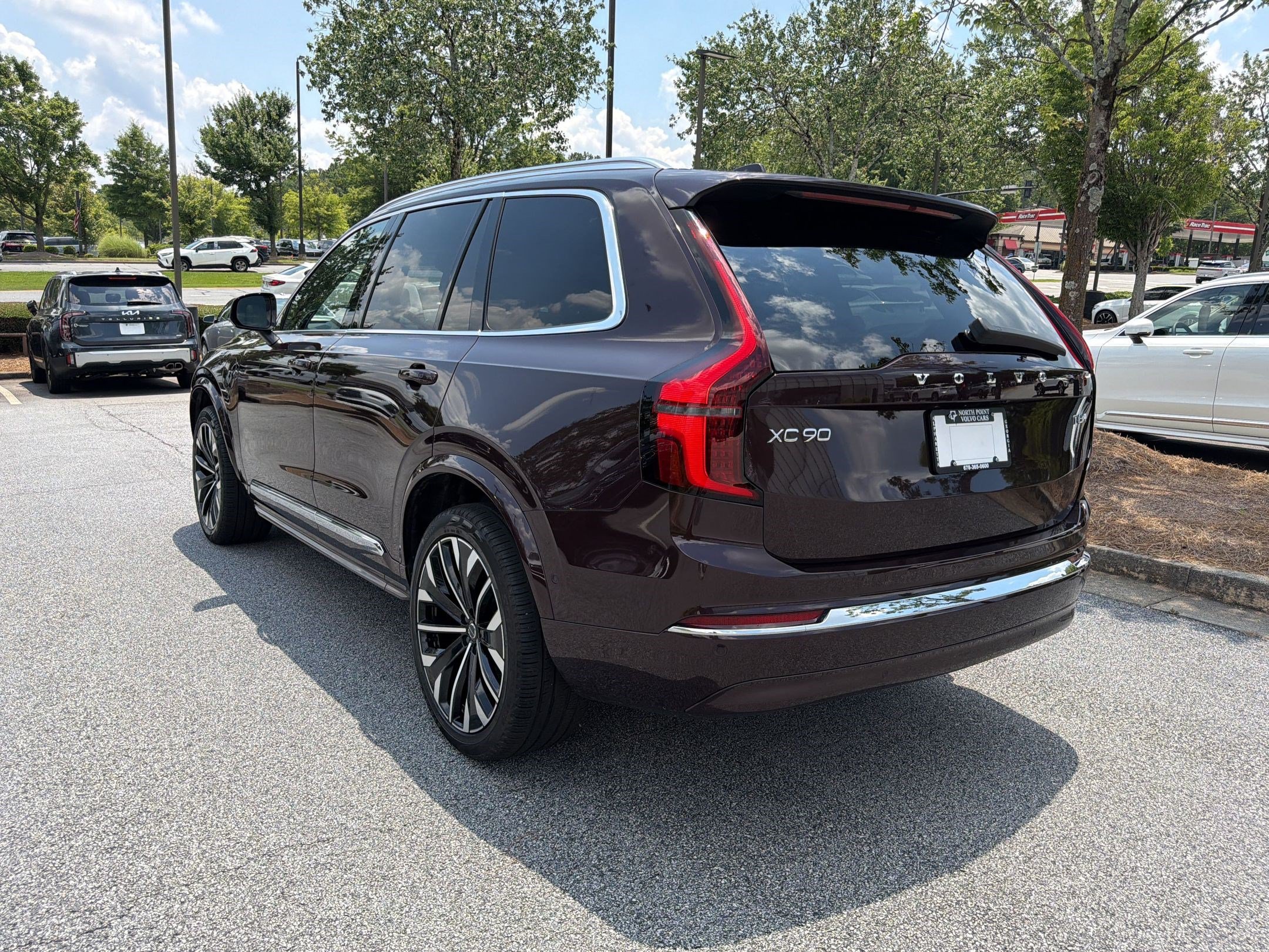 Used 2025 Volvo XC90 T8 Ultra w/ Lounge Package AWD/4WD image 3