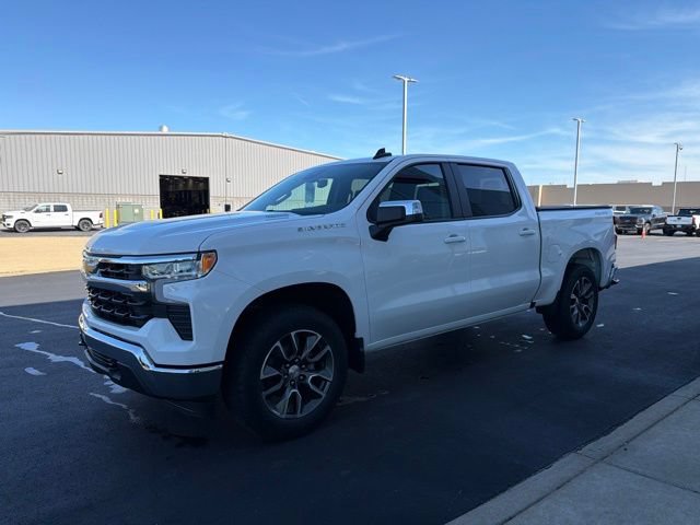 Used 2025 Chevrolet Silverado 1500 LT AWD/4WD image 3