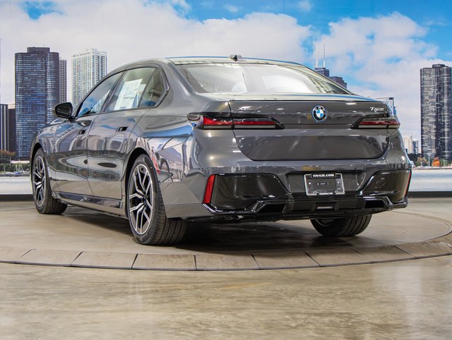 Used 2026 BMW 750e xDrive AWD/4WD image 9