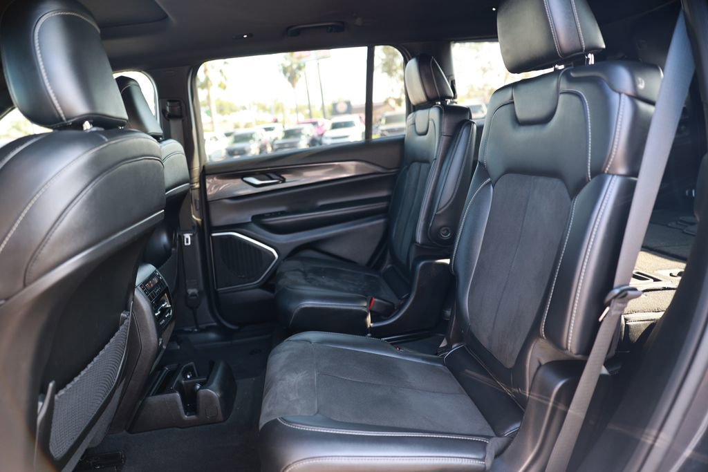 Used 2022 Jeep Grand Cherokee L Laredo RWD image 33