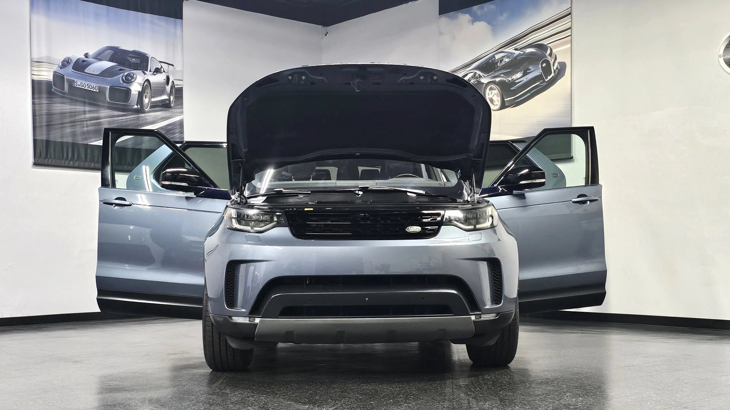 Used 2018 Land Rover Discovery HSE AWD/4WD image 7