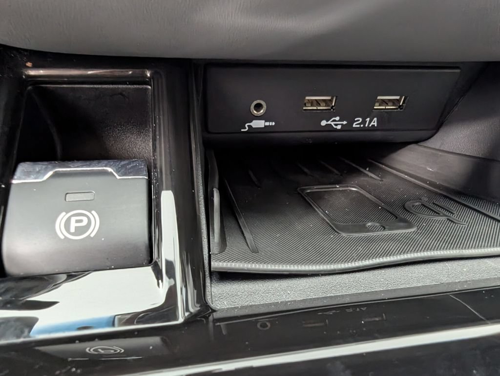 Used 2020 Subaru Outback Limited AWD/4WD image 19