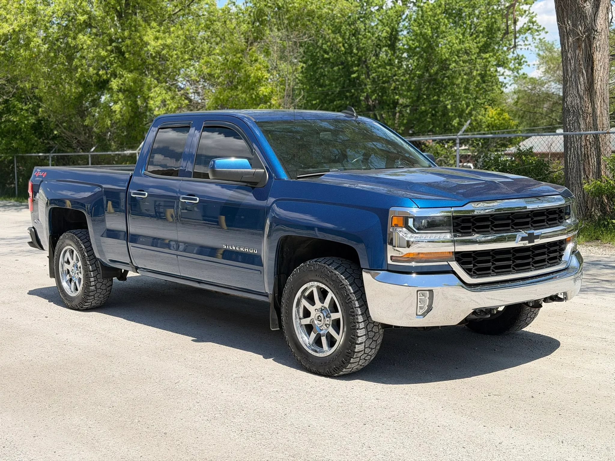 Used 2019 Chevrolet Silverado 1500 LT w/ All Star Edition AWD/4WD image 3