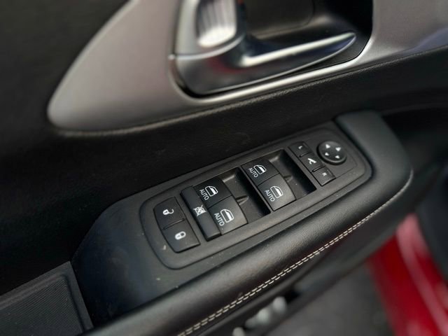 Certified 2025 Chrysler Pacifica Limited image 16