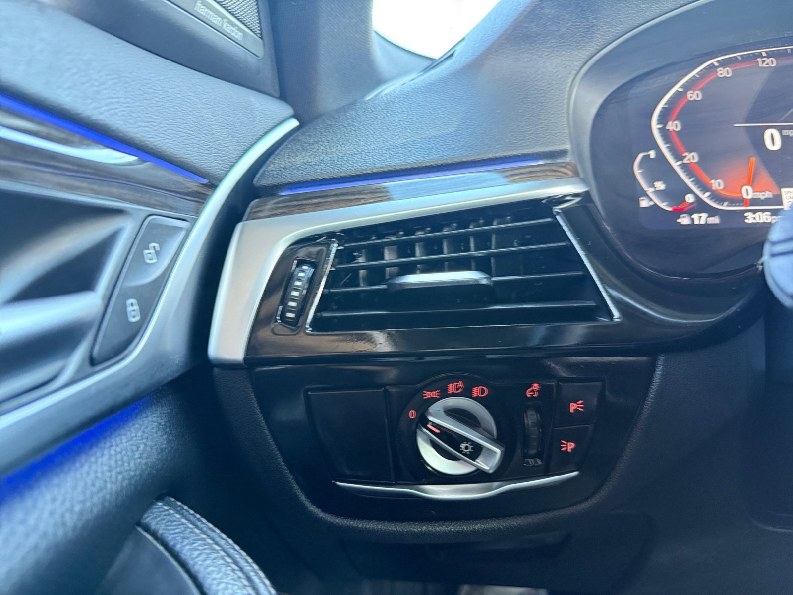 Used 2022 BMW 540i w/ Premium Package image 21