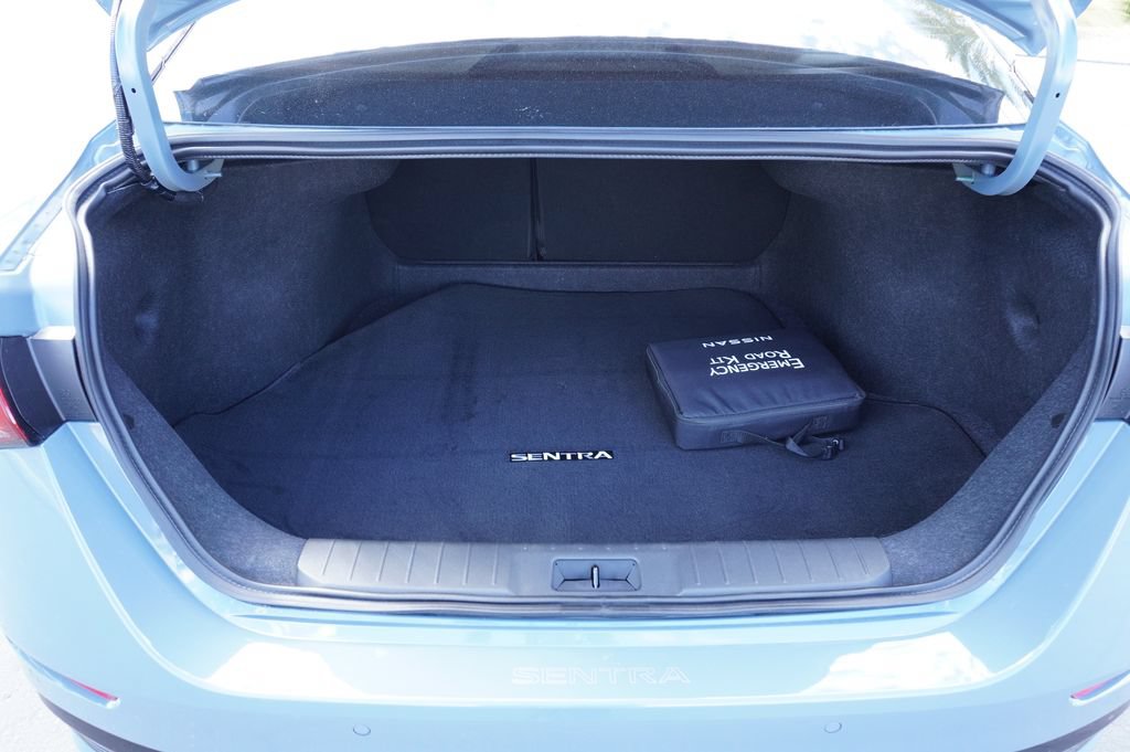 Certified 2025 Nissan Sentra SR FWD image 8