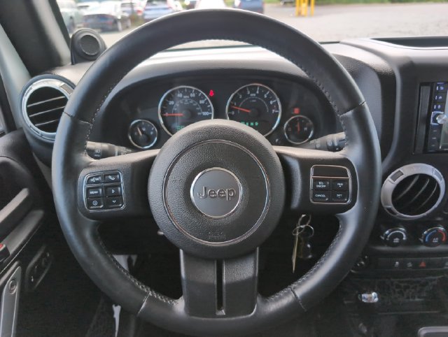 Used 2014 Jeep Wrangler Unlimited Sahara w/ Max Tow Package AWD/4WD image 20