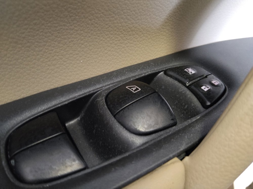 Used 2018 Nissan Rogue SV image 27