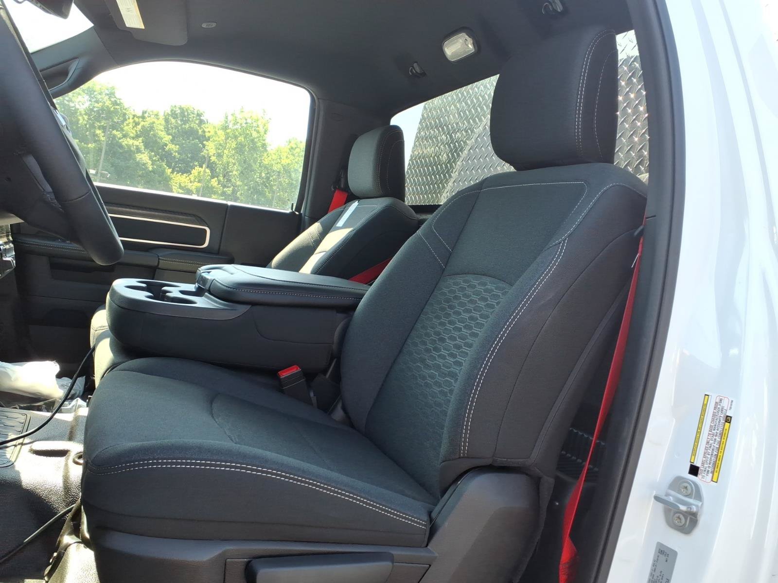 New 2026 RAM 5500 4x4 Regular Cab image 13
