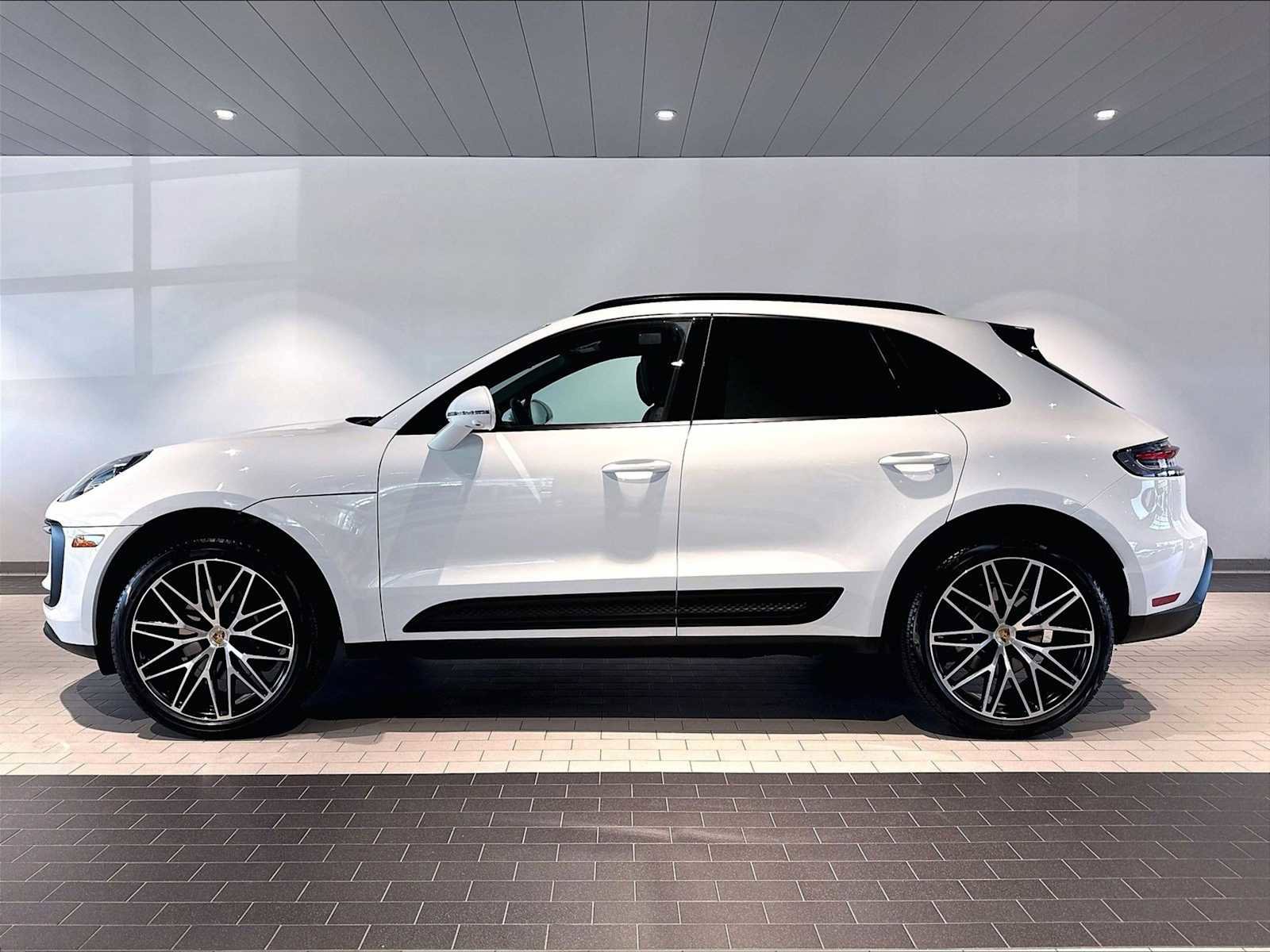 Used 2026 Porsche Macan AWD/4WD image 2