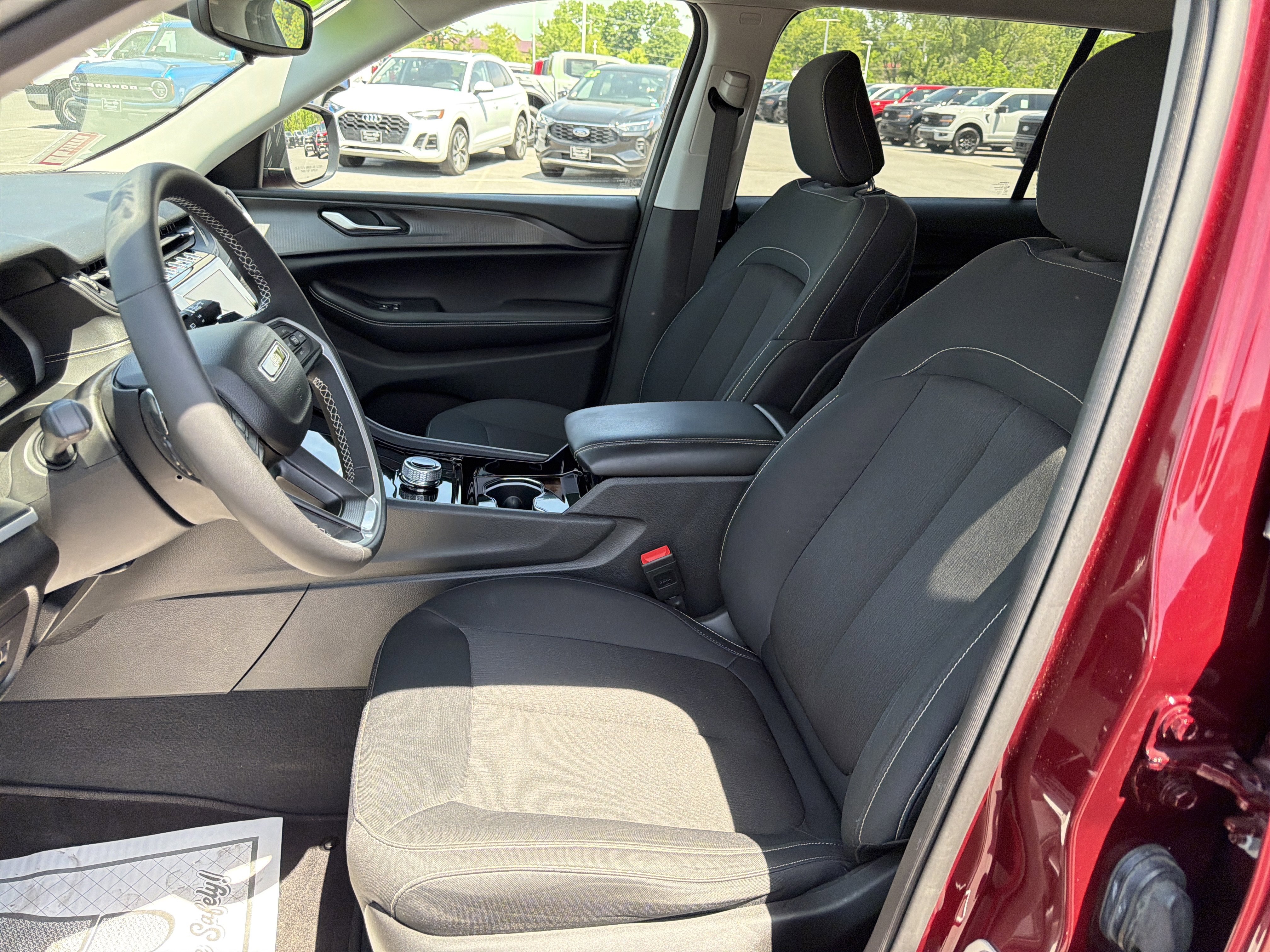 Used 2023 Jeep Grand Cherokee L Laredo w/ Luxury Tech Group I AWD/4WD image 12