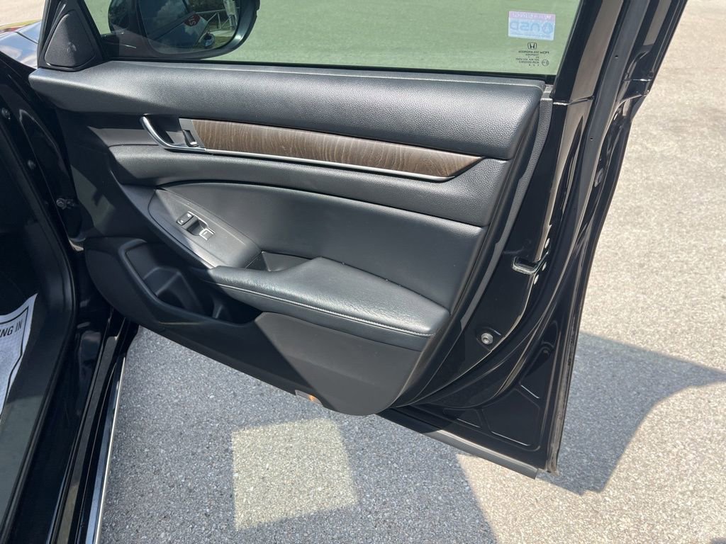 Used 2018 Honda Accord Touring image 33