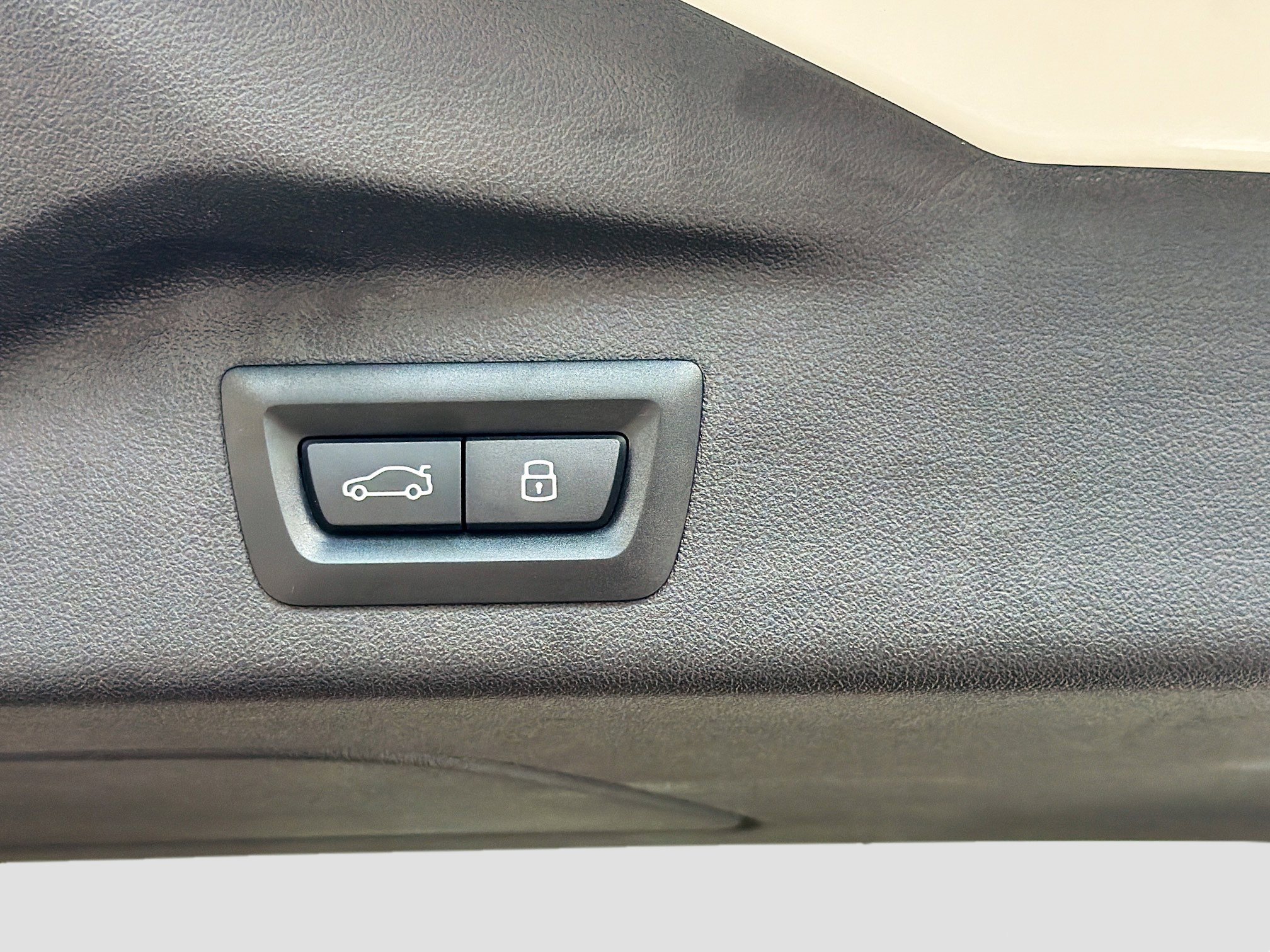 Used 2025 BMW X7 xDrive40i w/ Premium Package image 14