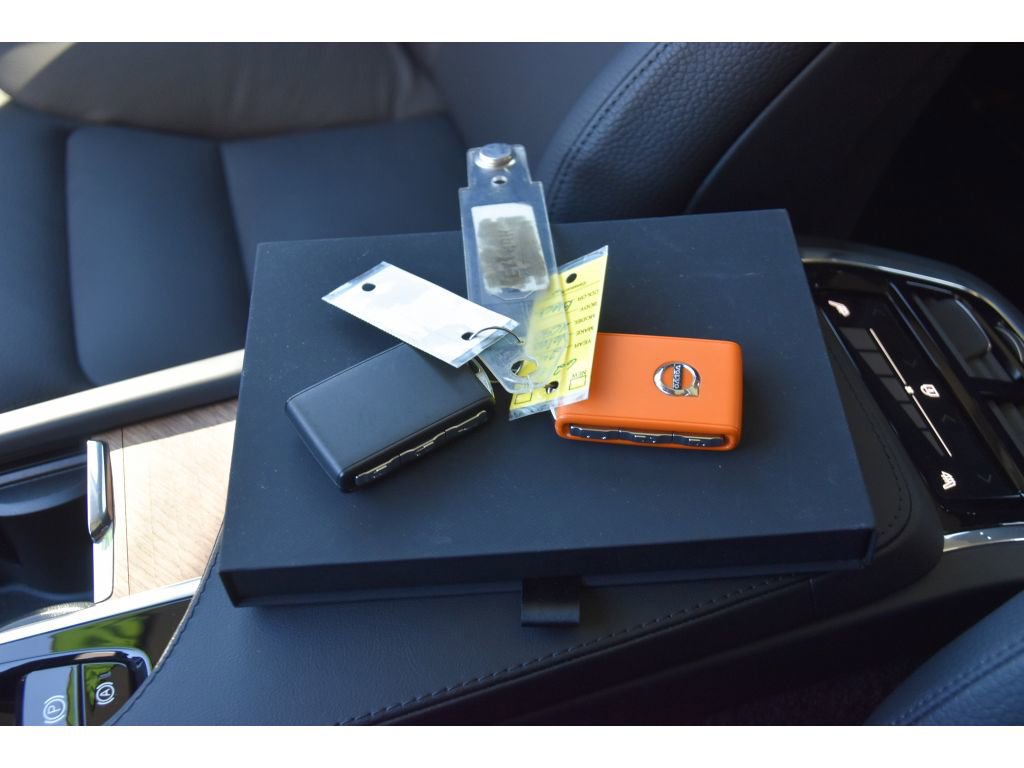 Certified 2024 Volvo XC90 B6 Plus image 38