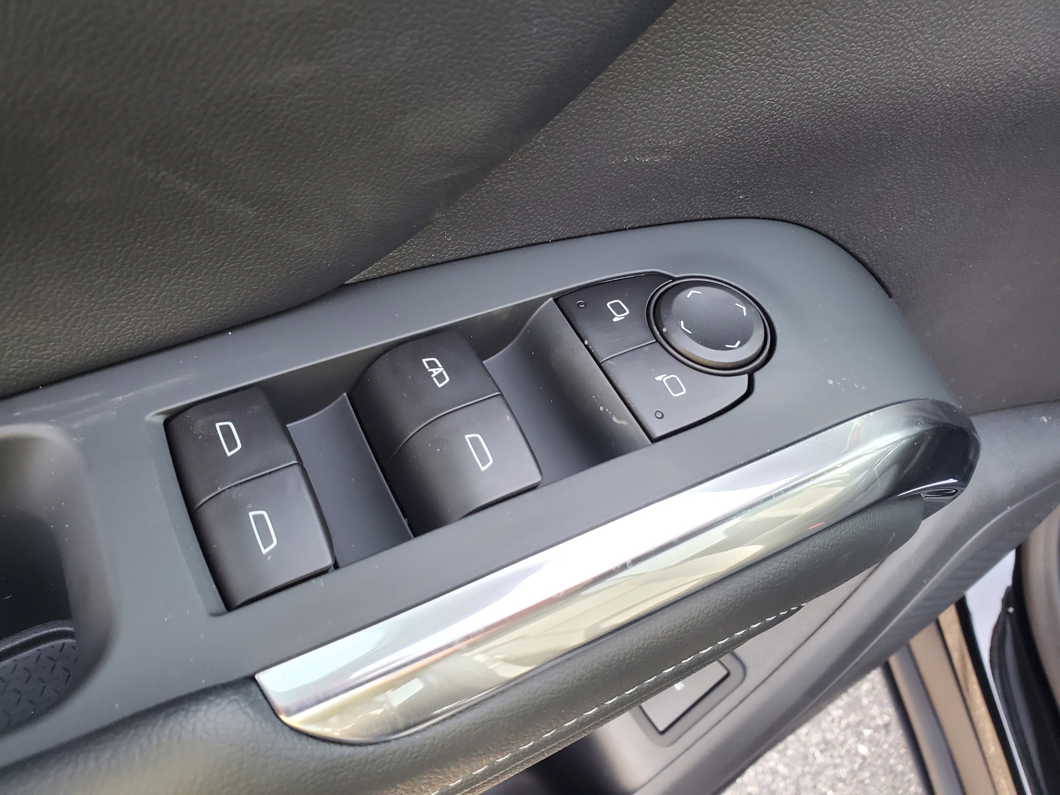 New 2026 Chevrolet Traverse LT w/ Sun and Wheel Package image 8