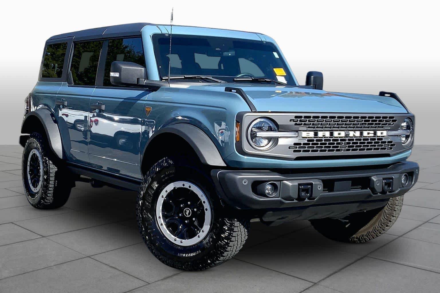 Used 2023 Ford Bronco Badlands w/ Sasquatch Package AWD/4WD image 2