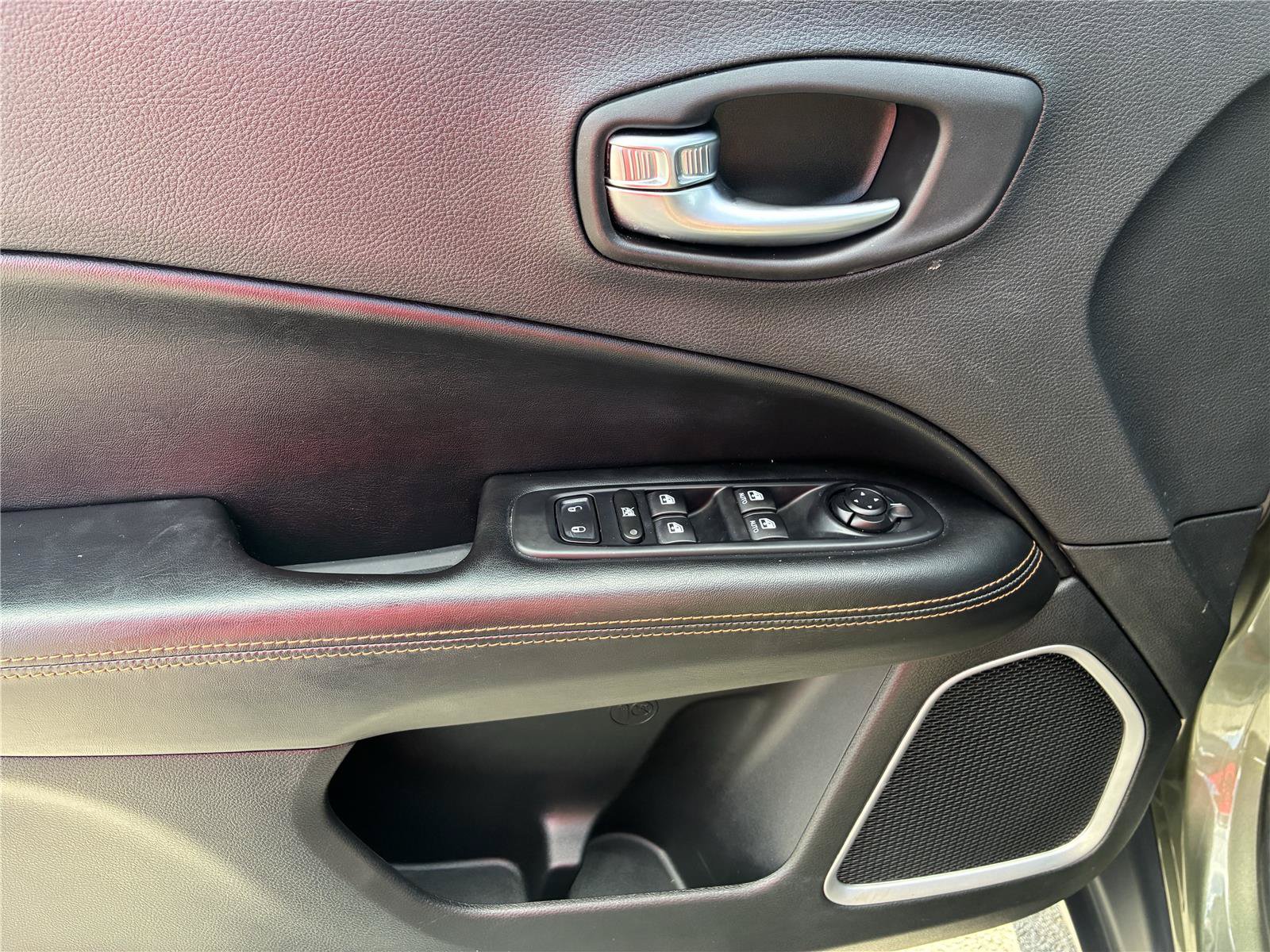 Used 2018 Jeep Compass Limited AWD/4WD image 7