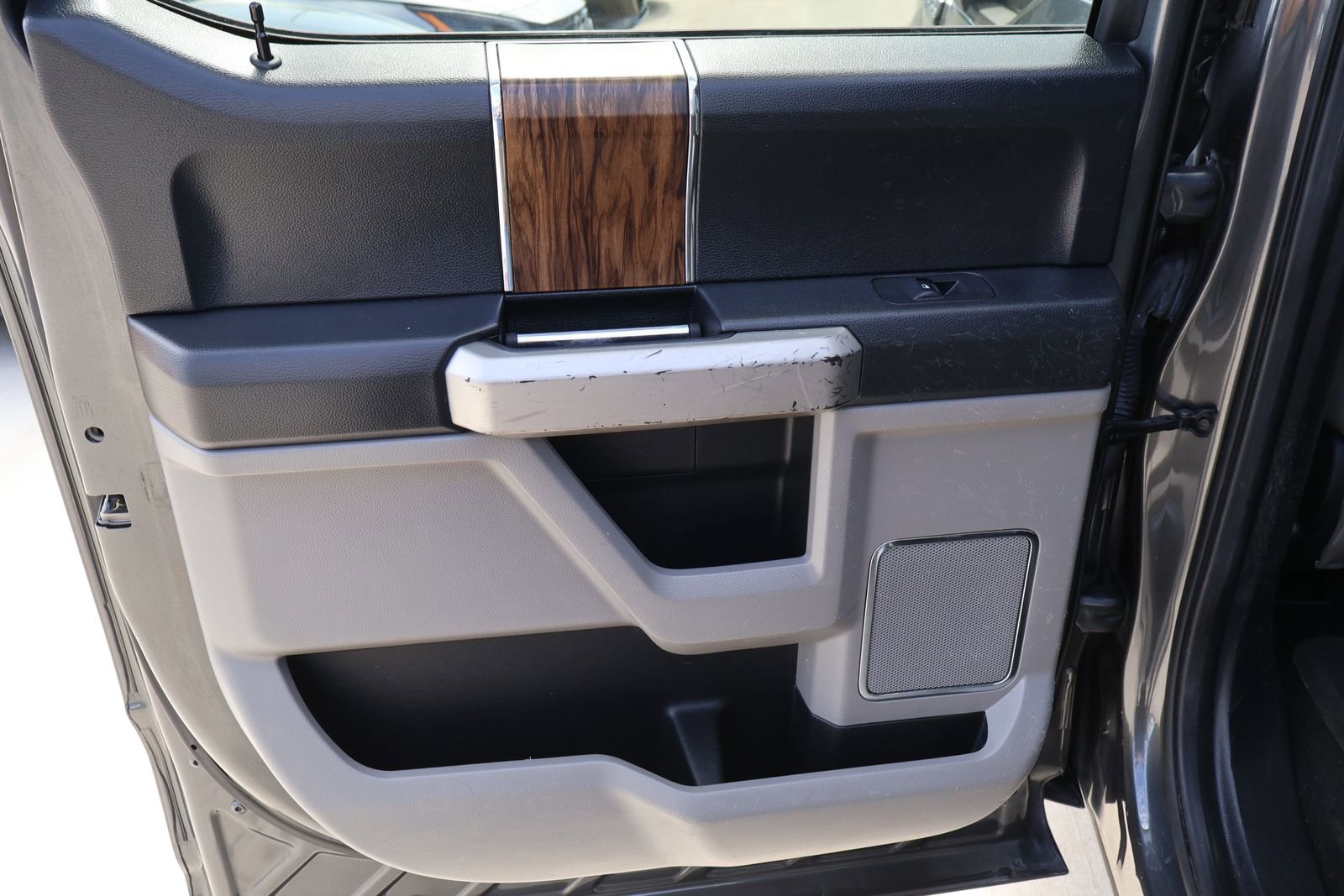 Used 2020 Ford F150 Lariat image 16