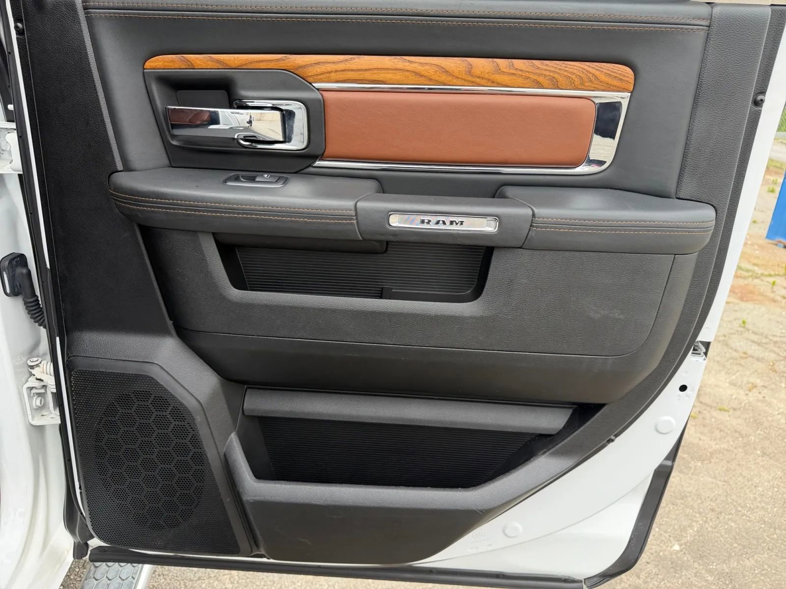 Used 2017 RAM 1500 Laramie Longhorn RWD image 30