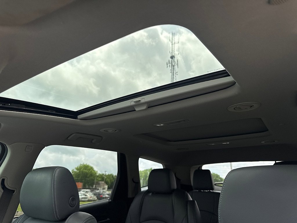 Used 2020 Buick Enclave Essence w/ Sport Touring Edition FWD image 23