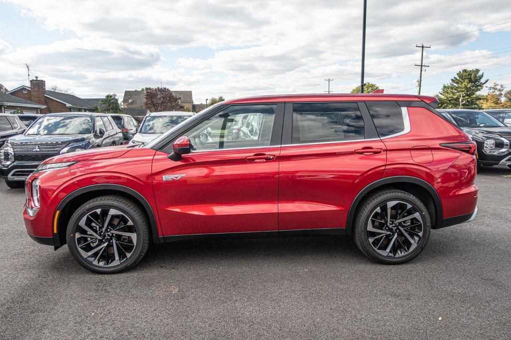New 2025 Mitsubishi Outlander 4WD Plug-In Hybrid image 4