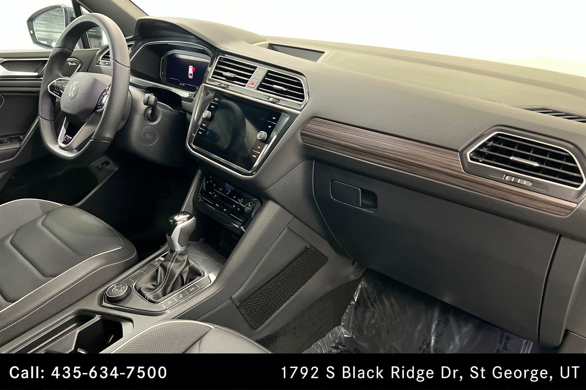 Used 2024 Volkswagen Tiguan SEL R-Line image 24