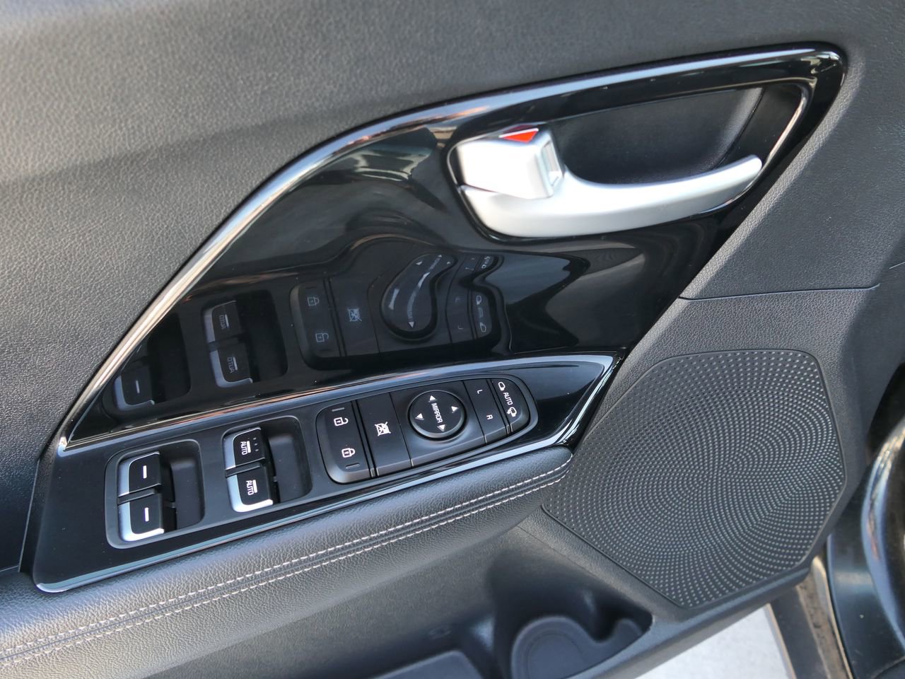 Used 2020 Kia Niro EX image 14