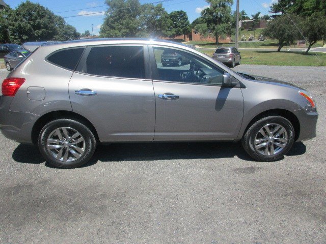 Used 2010 Nissan Rogue S Krom Edition AWD/4WD image 10
