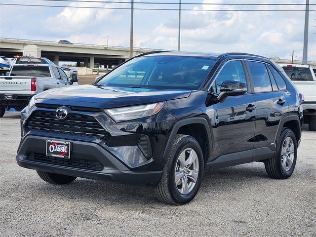 Used 2025 Toyota RAV4 XLE image 3
