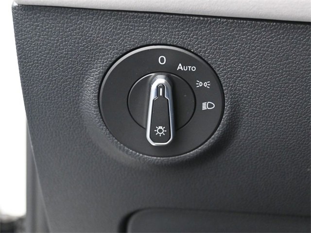 Certified 2025 Volkswagen Taos SE w/ Panoramic Sunroof Package image 15