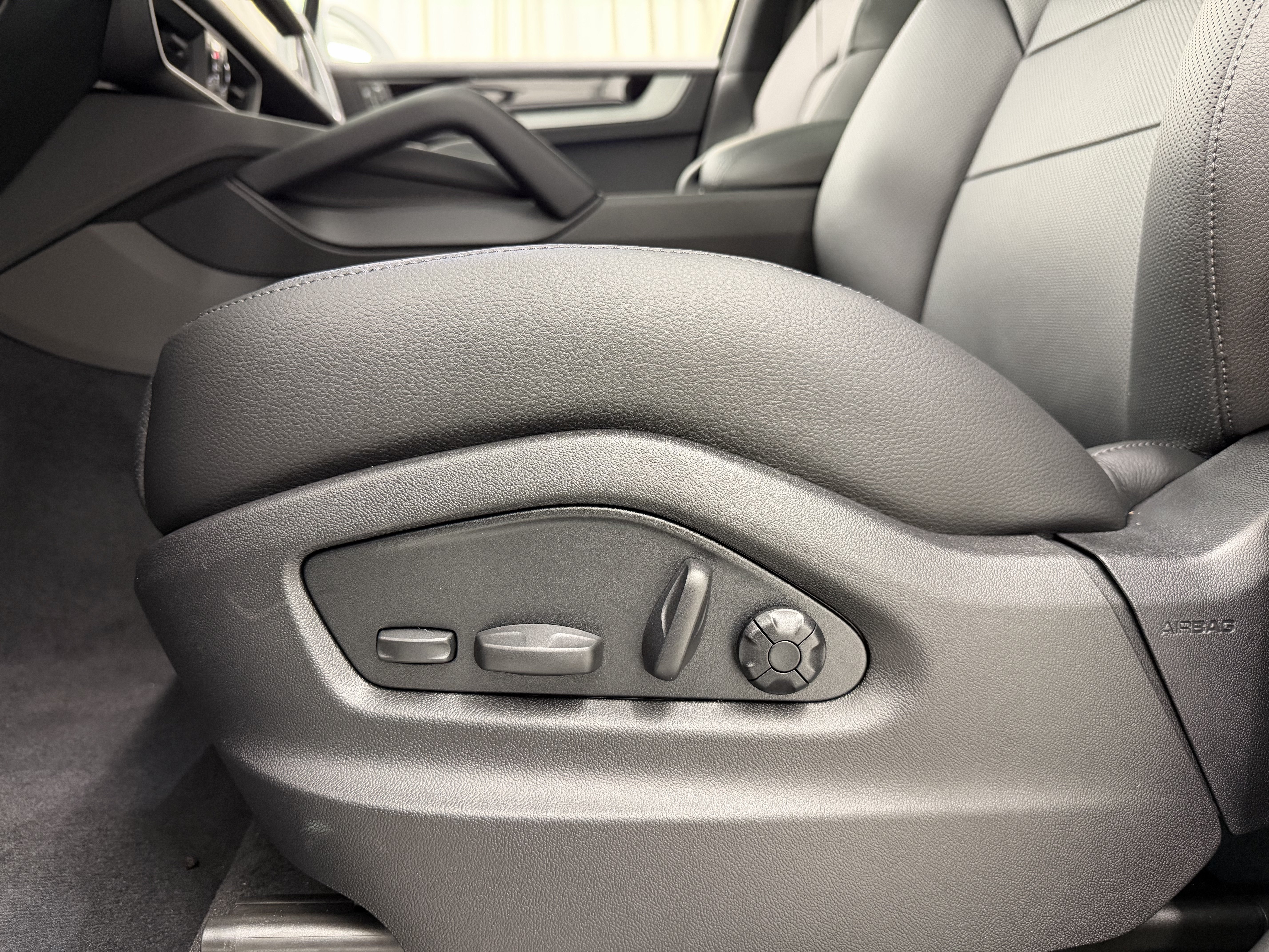 New 2026 Porsche Cayenne S AWD/4WD image 32