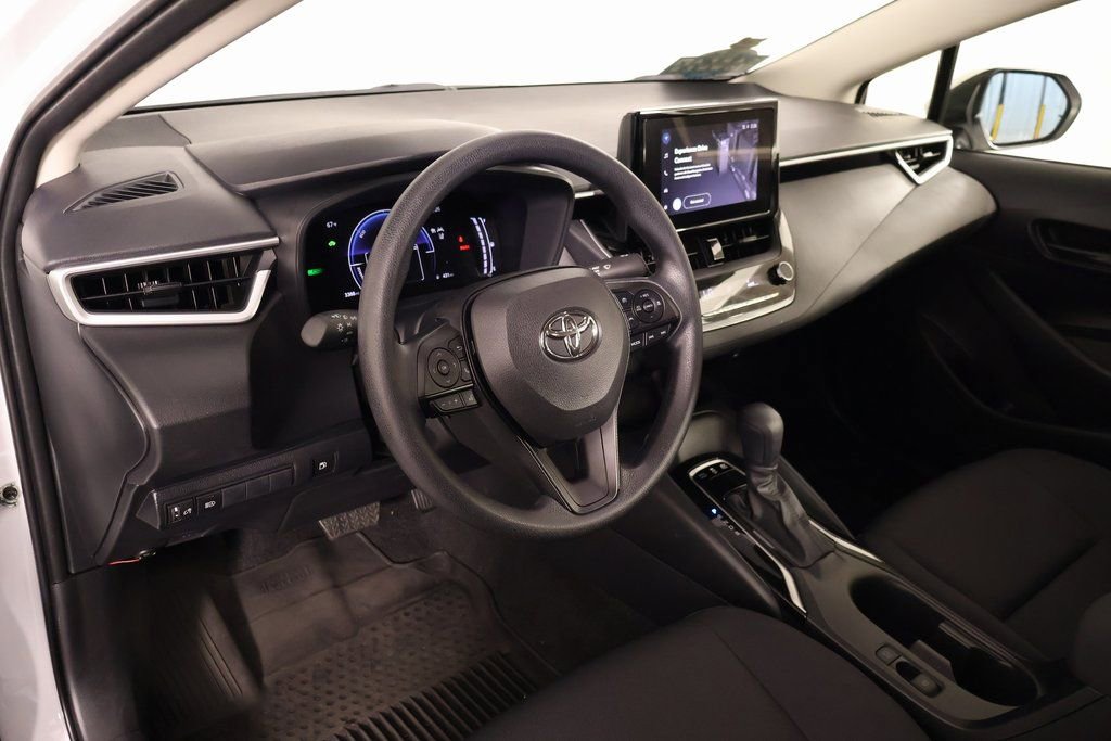 Used 2026 Toyota Corolla LE image 7