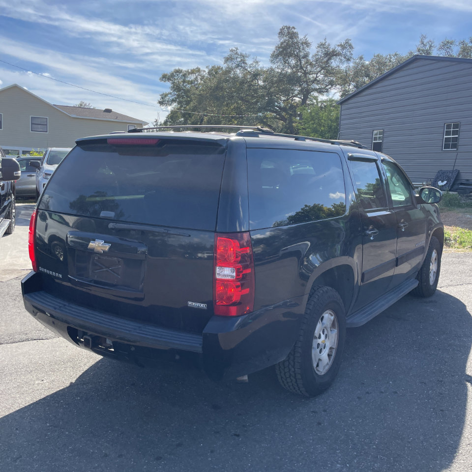 Used 2010 Chevrolet Suburban LT image 13