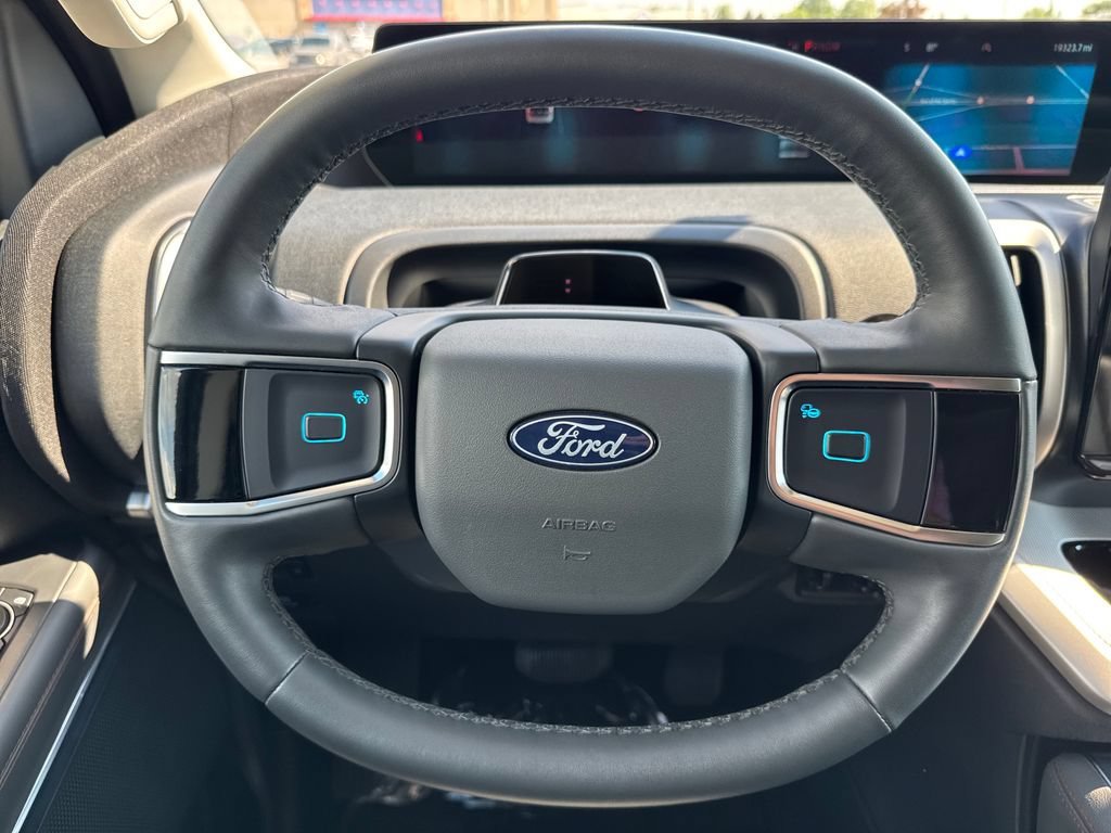 Used 2025 Ford Expedition Active AWD/4WD image 19