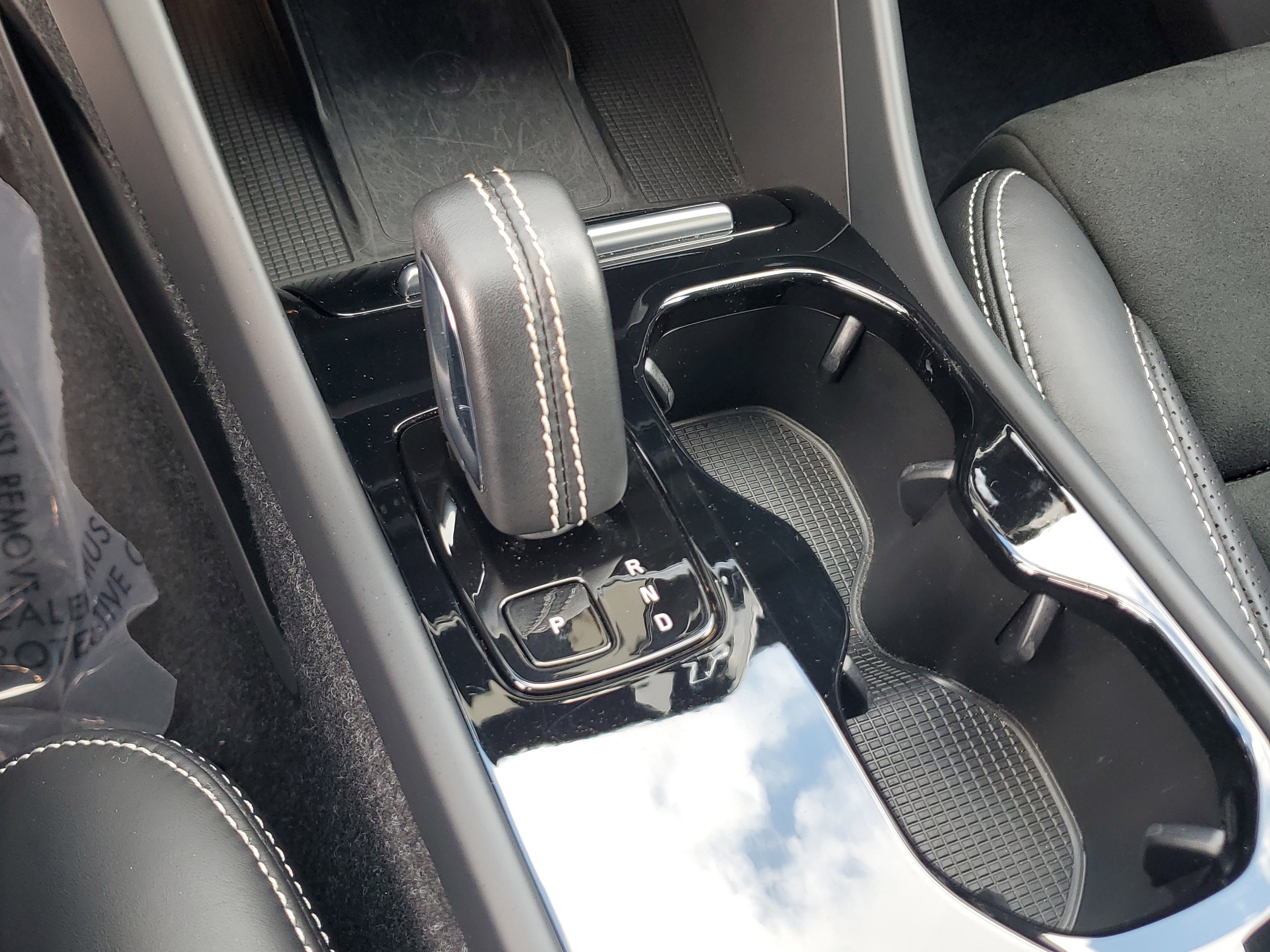 Used 2021 Volvo XC40 P8 Recharge w/ Advanced Package image 25