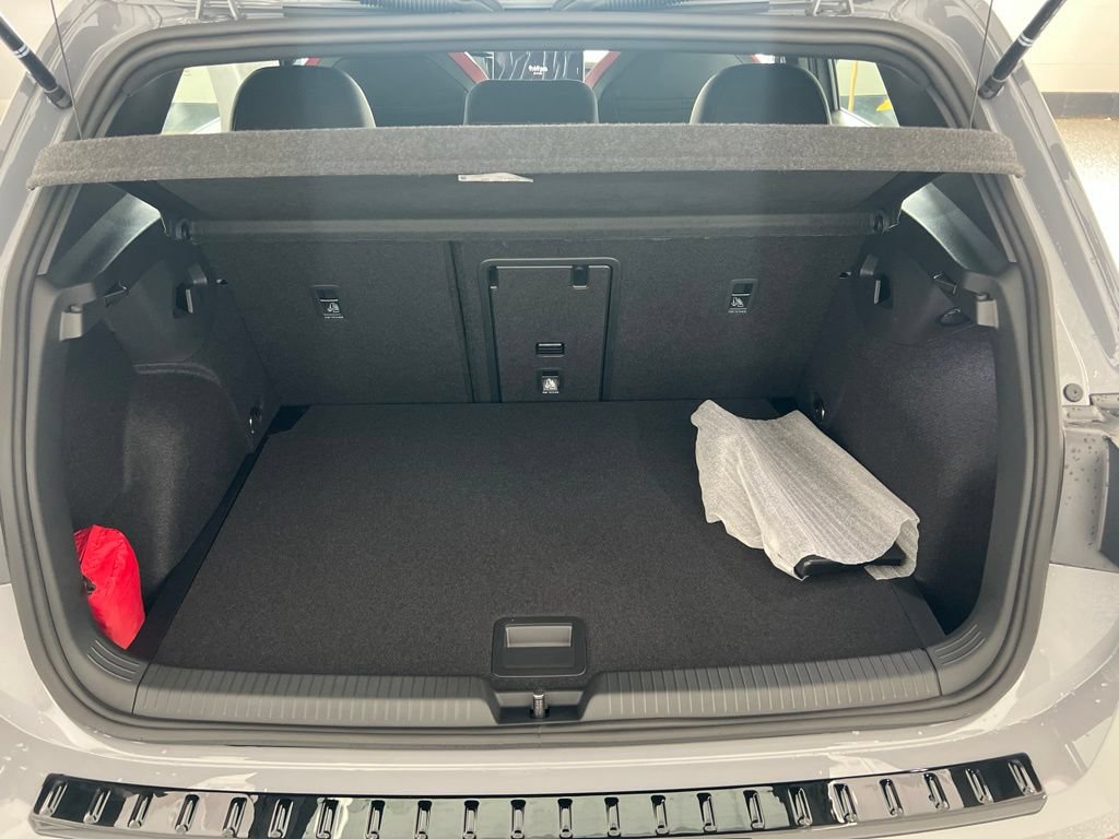New 2026 Volkswagen GTI SE FWD image 31