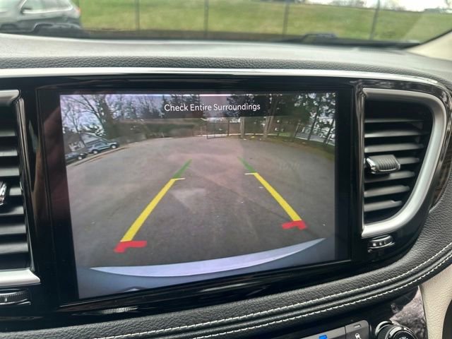 Used 2023 Chrysler Pacifica Limited FWD image 40