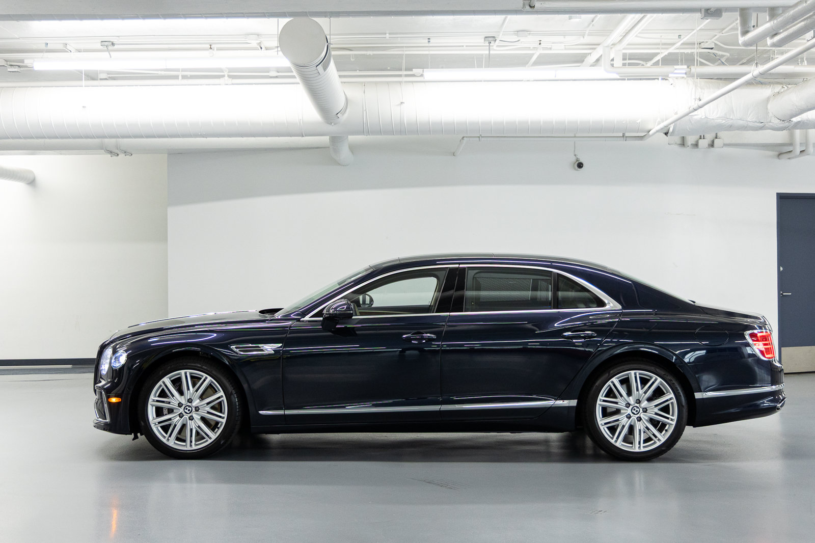 Certified 2026 Bentley Flying Spur V8 AWD/4WD image 4