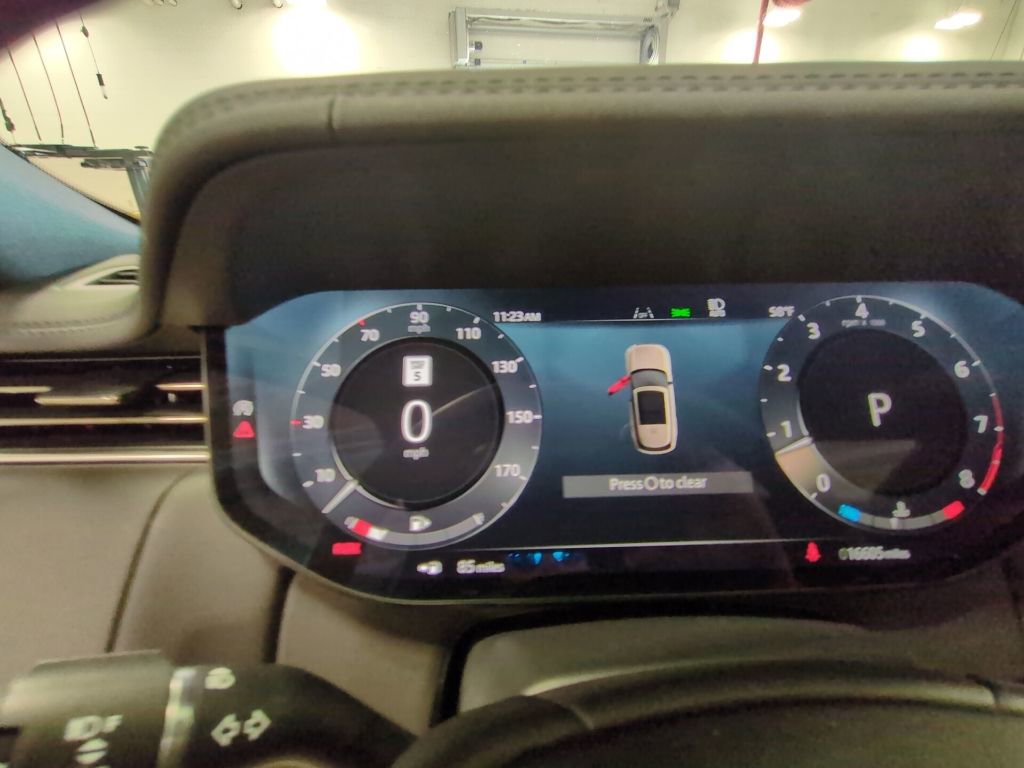 Used 2025 Land Rover Range Rover SE AWD/4WD image 16