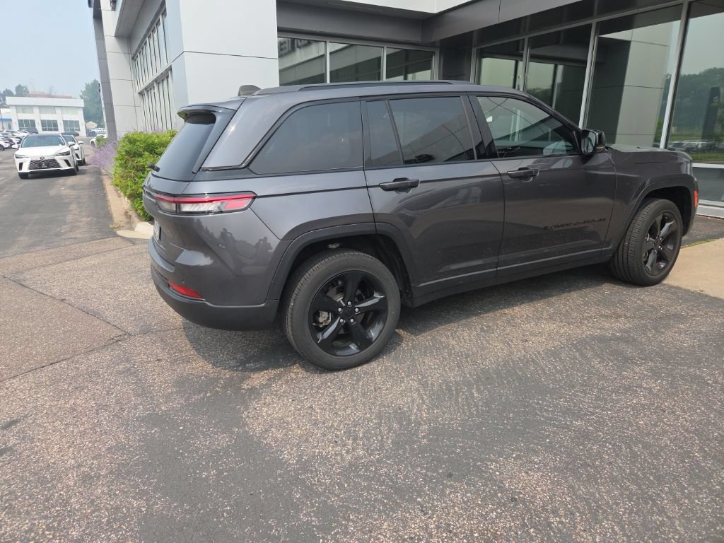 Used 2023 Jeep Grand Cherokee Altitude AWD/4WD image 19