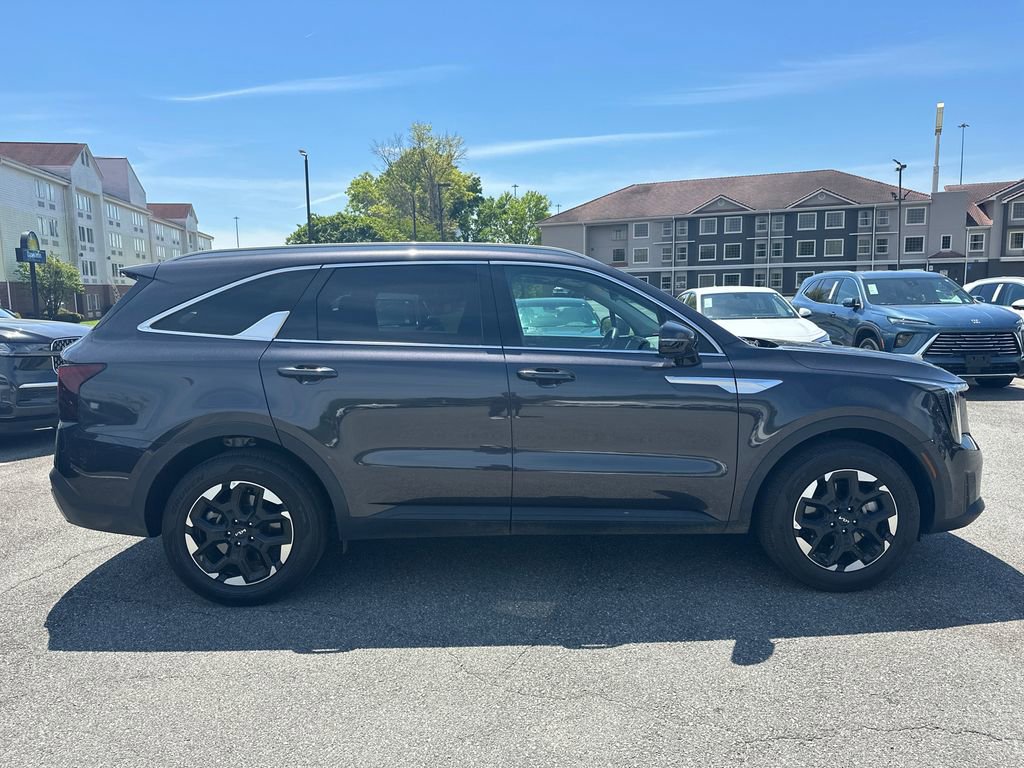 Certified 2025 Kia Sorento S w/ Panoramic Sunroof Package FWD image 8