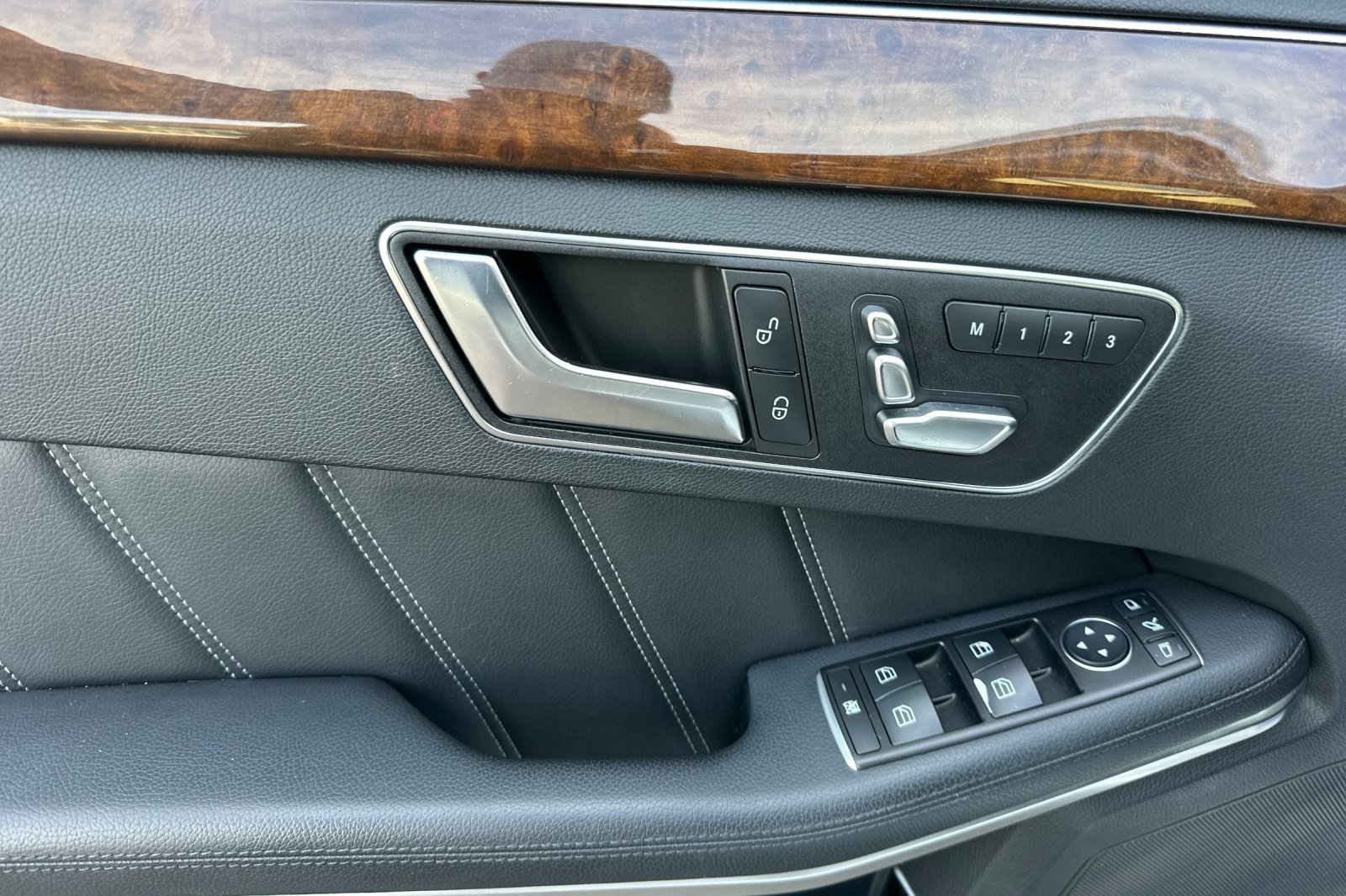 Used 2016 Mercedes-Benz E 350 4MATIC Sedan image 10