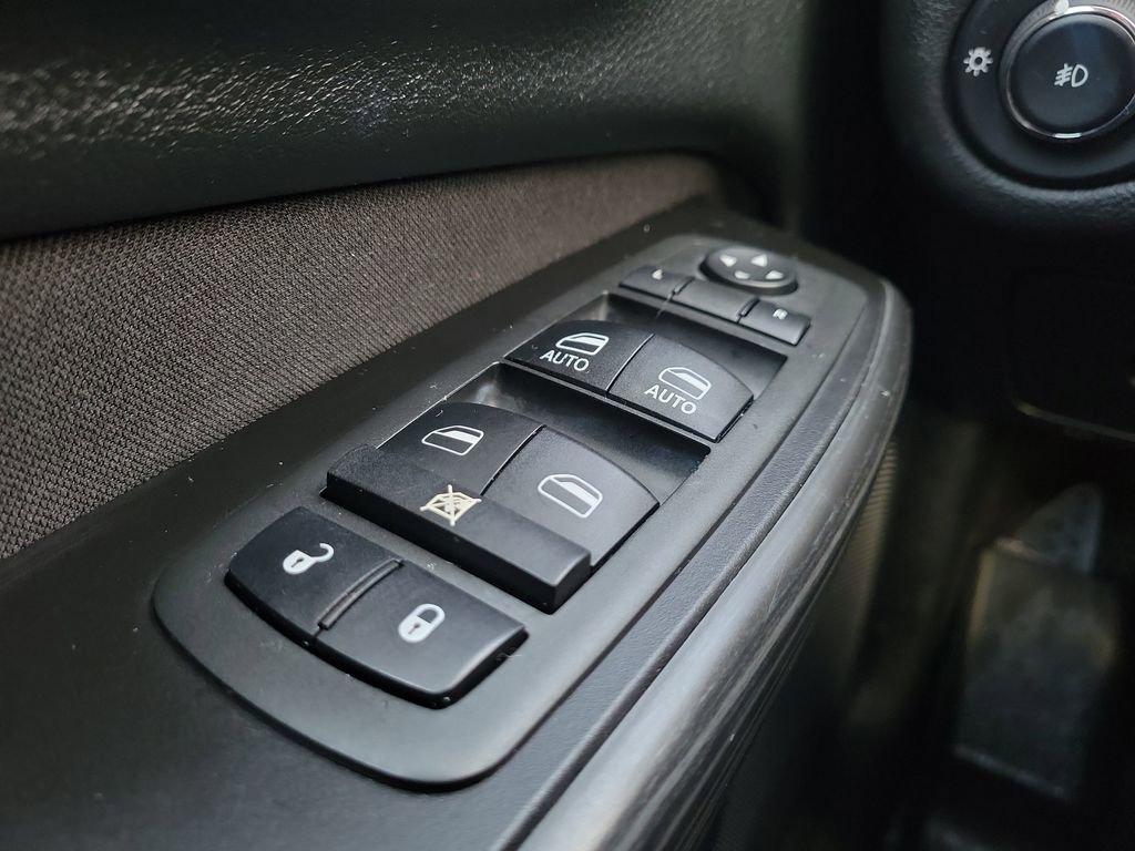 Used 2014 Jeep Cherokee Latitude FWD image 21